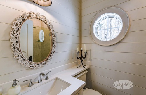 Minett Cottage | 5 Bedroom, 5 Bath, Quiet Bruce Lake, Heart of the Muskoka's! Brand New Build!