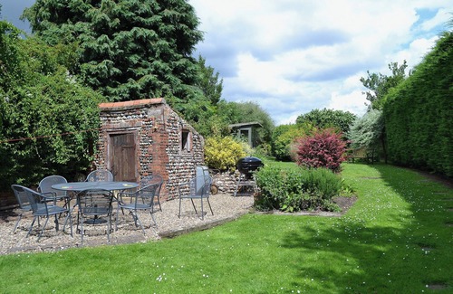 Holt Cottage | 5 bedroom accommodation in Thornage, near Holt