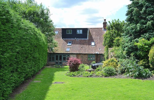 Holt Cottage | 5 bedroom accommodation in Thornage, near Holt