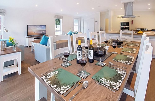 New Forest District Ski Chalet | 5 bedroom accommodation in Milford-on-Sea, Nr Lymington