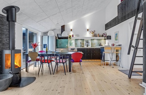 Vibæk Strand House | 5 bedroom awesome home in Ebeltoft