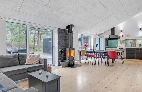 Vibæk Strand House | 5 bedroom awesome home in Ebeltoft