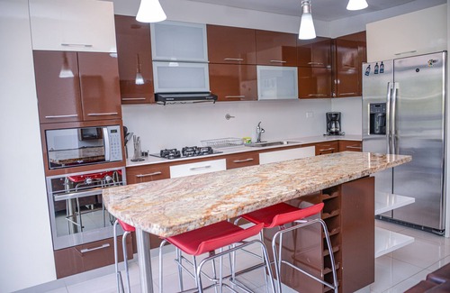 Castilla Apartment | 5 Bedroom Combo PH 3 Bedroom roof top Hot tub Lleras and a 2 Bedroom 2 floors below.