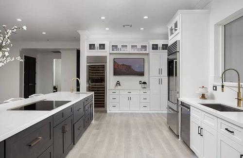 Stonegate Villa | 5 Bedroom Contemporary Dream Home w/ Pool/Hot Tub