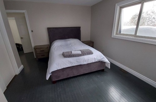 Bracebridge Cottage | 5 Bedroom Cottage in Bracebridge on Muskoka River