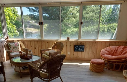 Bracebridge Cottage | 5 Bedroom Cottage in Bracebridge on Muskoka River