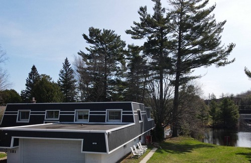 Bracebridge Cottage | 5 Bedroom Cottage in Bracebridge on Muskoka River