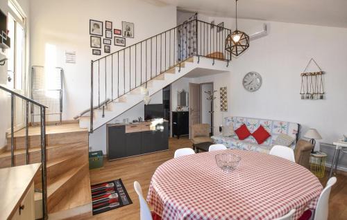 Piolenc House | 5 Bedroom Cozy Home In Piolenc
