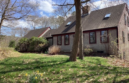 East Sandwich House | 5 bedroom dog-friendly home with wifi, deck, firepit