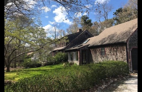 East Sandwich House | 5 bedroom dog-friendly home with wifi, deck, firepit