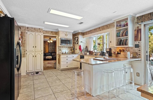 Rockwell House | 5-bedroom estate property with tons of amenities! Outdoor Kitchen! Pool! More!