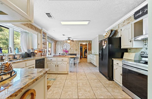 Rockwell House | 5-bedroom estate property with tons of amenities! Outdoor Kitchen! Pool! More!