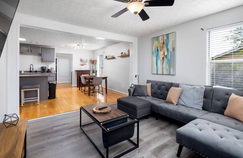 Fortson House | 5 bedroom Family campus with three separate kitchens 15 min from Ft Moore