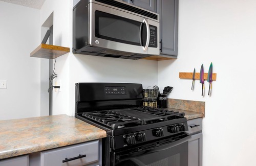 Fortson House | 5 bedroom Family campus with three separate kitchens 15 min from Ft Moore