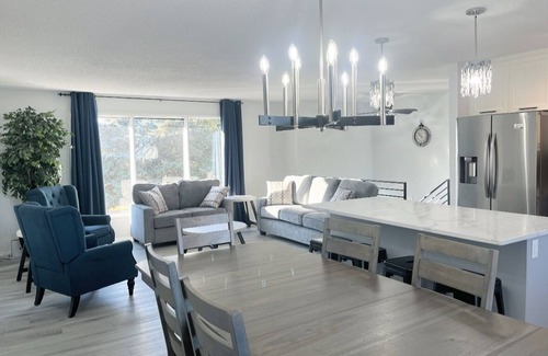 Three Hills House | 5 bedroom, Family Friendly! Open Concept, Modern Home in Three Hills