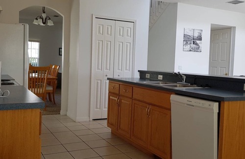 West Haven Villa | 5 Bedroom family home in gated community, near Disney.