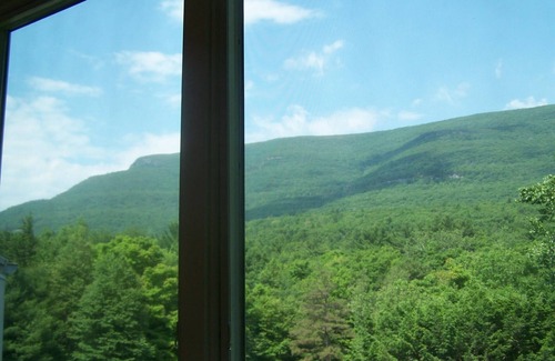 Saugerties House | 5 bedroom home, mountain views10 Acres, 65' swimming pool,separate pool house