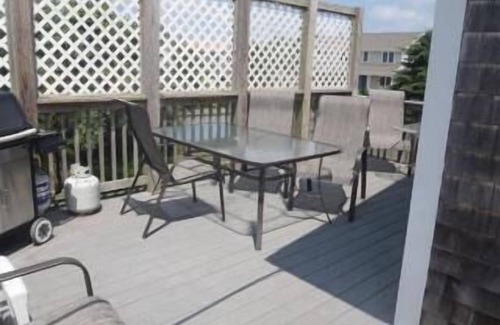 Eastward Look House | 5 Bedroom Home Walking distance to Scarborough Beach. Central Air!