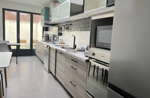 Roubaix House | 5-bedroom house close to all amenities