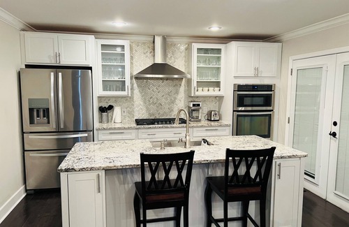Buechel House | 5-Bedroom House In A Nice Neighborhood- Close To Everything - 1 Month Minimum