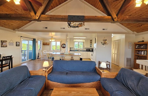 Carova Beach House | 5-bedroom house in tranquil Corolla with AC, 2 boats and 4x4 Jeep available!