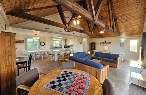 Carova Beach House | 5-bedroom house in tranquil Corolla with AC, 2 boats and 4x4 Jeep available!