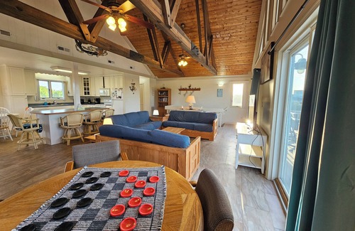 Carova Beach House | 5-bedroom house in tranquil Corolla with AC, 2 boats and 4x4 Jeep available!