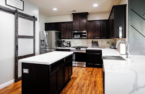 Pumpkin Center House | 5 Bedroom House in Beautiful SW Bakersfield - HWY 99 Access