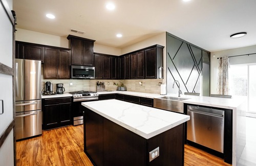 Pumpkin Center House | 5 Bedroom House in Beautiful SW Bakersfield - HWY 99 Access