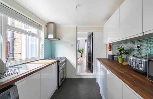 Chapel End House | 5 BEDROOM HOUSE IN WALTHAMSTOW E17