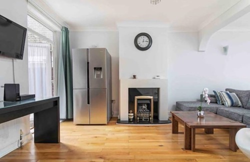 Chapel End House | 5 BEDROOM HOUSE IN WALTHAMSTOW E17