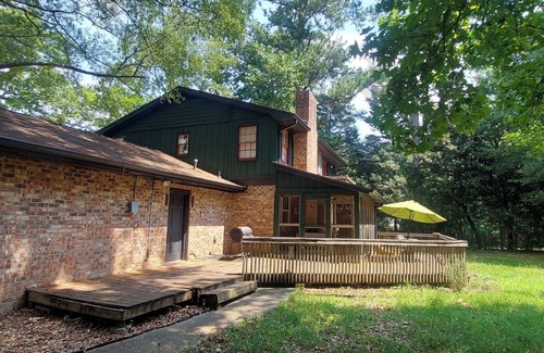 Athens House | 5 bedroom house in1 acre wooded plot in beautiful West Athens neighborhood.