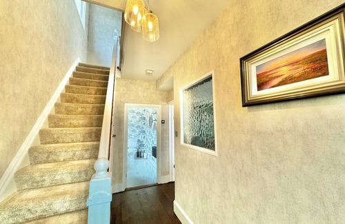 Bournemouth House | 5 Bedroom House - Large Garden with Hot Tub - Sleeps 11 - Close to Beach