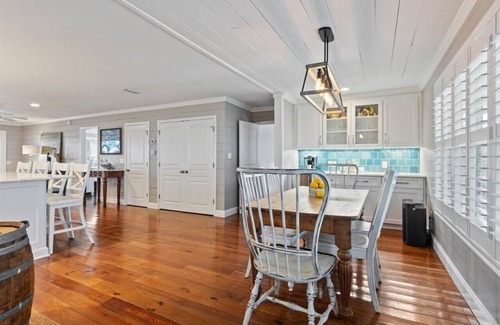 Alligator Point House | 5-bedroom house in charming Alligator Point with a Pool. Beachfront and Bayfront
