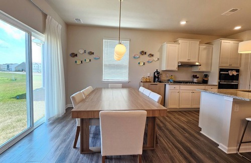 Millville House | 5-bedroom house with beach shuttle and community amenities