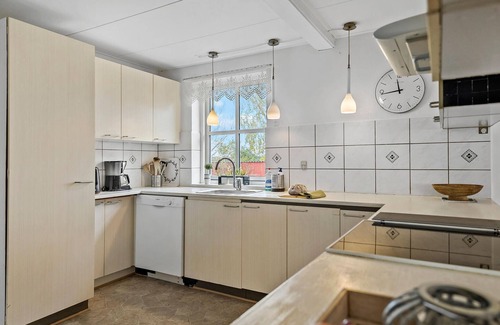 Pedersker House | 5 bedroom lovely home in Aakirkeby