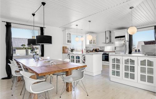 Sandkaas House | 5 Bedroom Lovely Home In Allinge