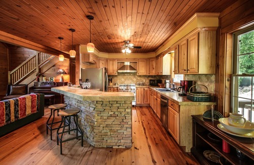 Maggie Valley House | 5 bedroom Luxury Cabin in Mountains of Maggie Valley, NC Hot tub and pool table.