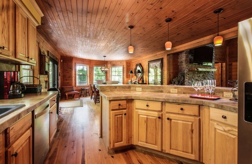 Maggie Valley House | 5 bedroom Luxury Cabin in Mountains of Maggie Valley, NC Hot tub and pool table.