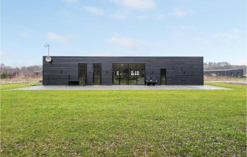 Fjellerup Strand House | 5 Bedroom Nice Home In Glesborg