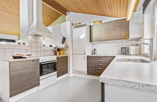 Handrup Strand House | 5 bedroom pet friendly home in Ebeltoft
