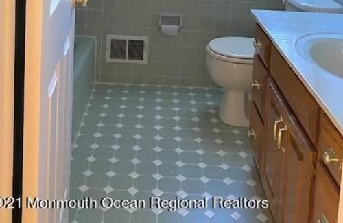 West Long Branch Apartment | 5 Bedroom Single family 139604 by Houzlet