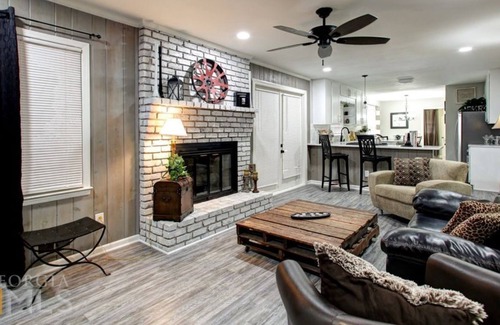 East Cobb Apartment | 5 Bedroom Single family L-554143 by Houzlet