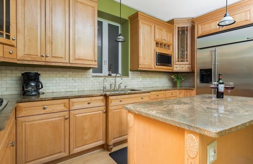 Wrigleyville Apartment | 5 Bedroom Wrigleyville experience right by stadium