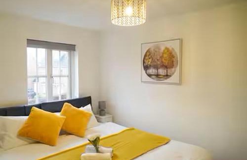 Solihull House | 5 Bedrooms, Sleeps 10, Free Parking, Near NEC & Airport, Contractors
