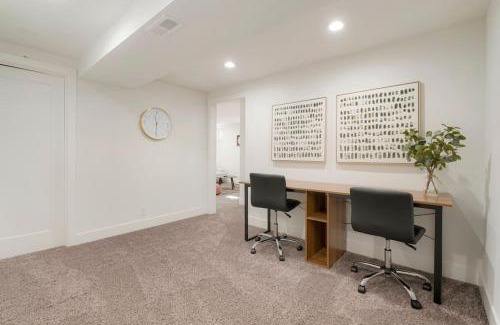 Allendale Area House | 5-Bedrooms! Stylish and Modern Home, Pets Welcome!