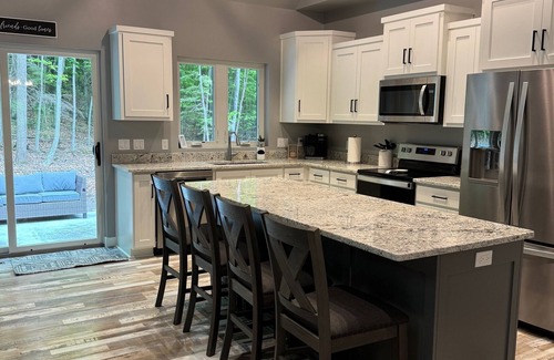 Egg Harbor House | 5 Bedrooms with Ensuite Bathrooms - Sleeps 24 - Outdoor Hot Tub