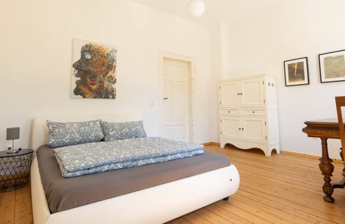 Mugeln Condo | 5 bedrooms with murals from 1890