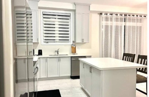 Wasaga Beach House | 5 Beds Luxury Retreat at Wasaga Beach