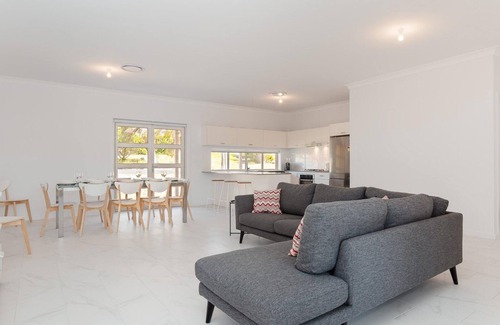 Fingal Bay House | 5 Bent Street - huge house with Foxtel & Aircon